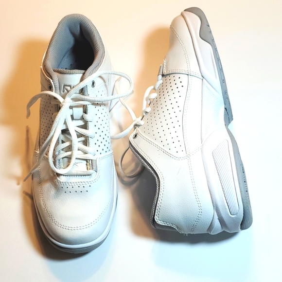 Reebok sneakers 6 1/2 Excellent condition like new - Picture 11 of 17